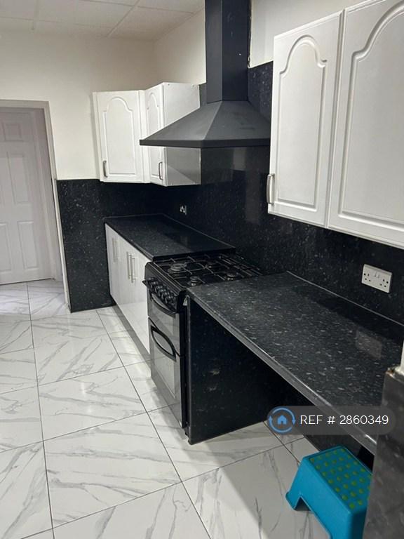 4 bedroom house in Saint Olaves Road, London, E6 (4 bed) (#2860349)