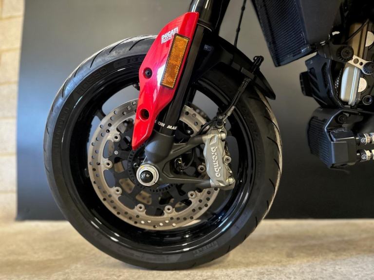 STUNNING LOW MILEAGE 2019/19 DUCATI HYPERMOTARD 950 MOTORCYCLE 