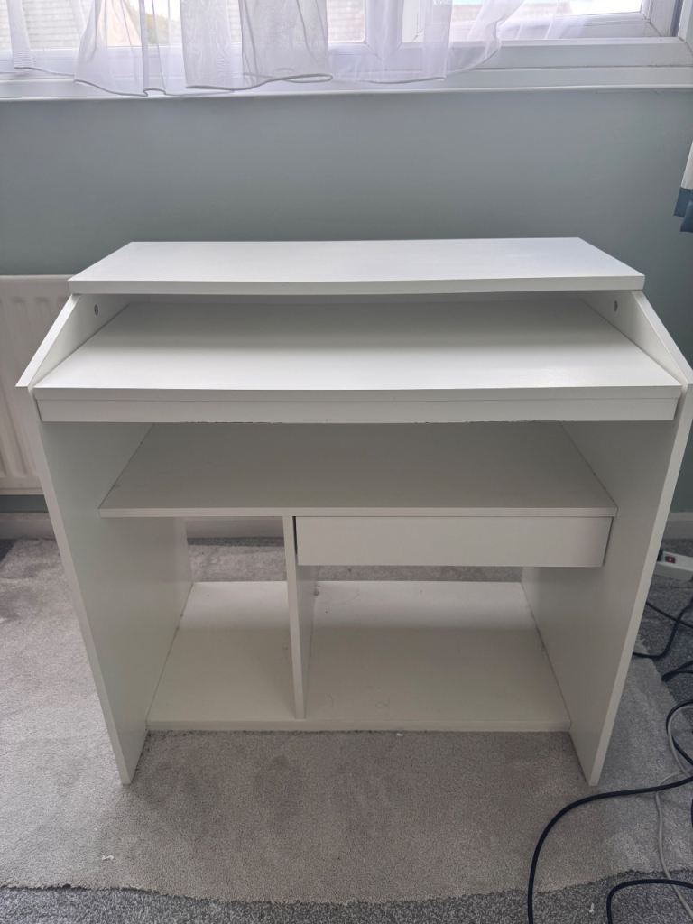Ikea GOLIAT desk. Good condition 
