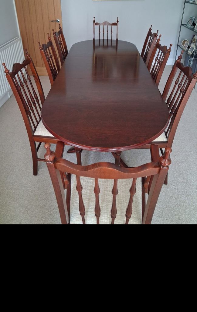 Extendable Dining Table & Chairs