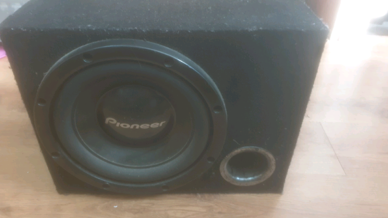Pioneer 12 inch sub woofer in box 