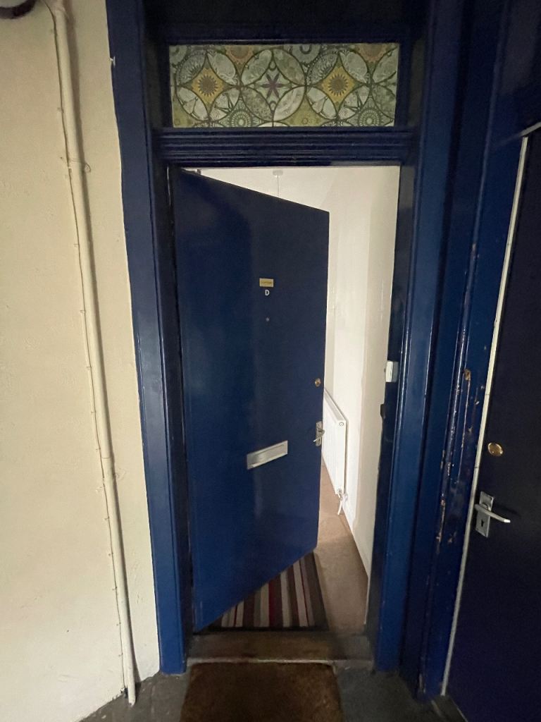  Spacious light one bedroom flat