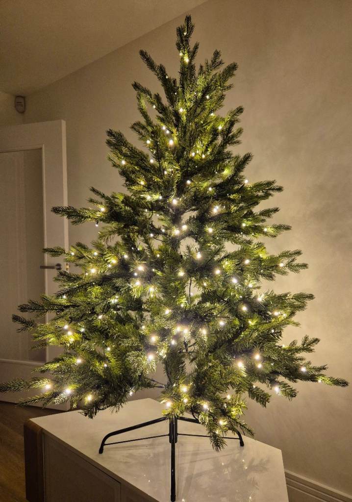 5Ft Pre-Lit Windsor Fir Christmas Tree, Dual Warm White