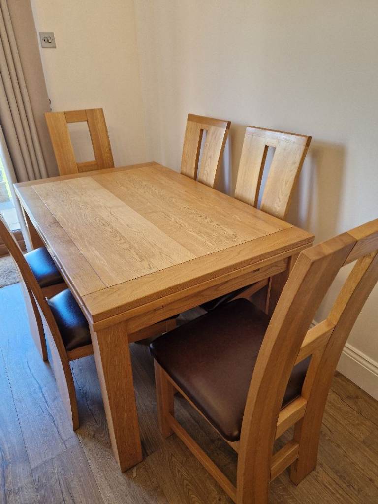 Dining table & chairs