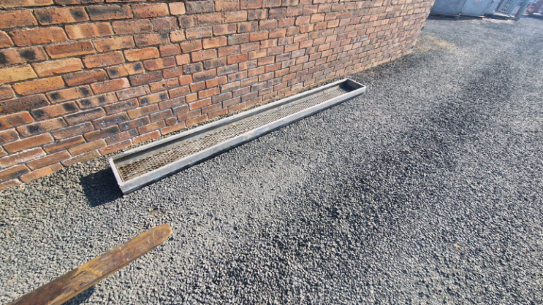 Sheep handling race foot rot bath farm livestock tractor 