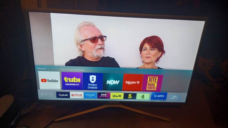 FREE DELIVERY excellent 32 SAMSUNG LED SMART TV full HDTV 1080p freeveiw channels inbuilt 