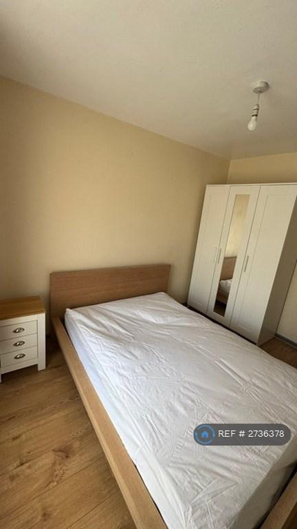 1 bedroom in Fennel St, London, SE18 (#2736378)