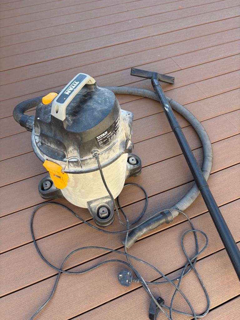 Wet/dry Titan Vacuum cleaner