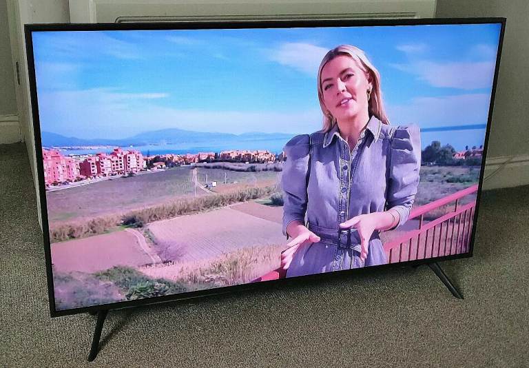 image for 43" SAMSUNG SMART 4K ULTRA HD SLIM HDR LED WIFI APPS TV FREEVIEW RC LEGS TOP CONDITION- DELIVERY