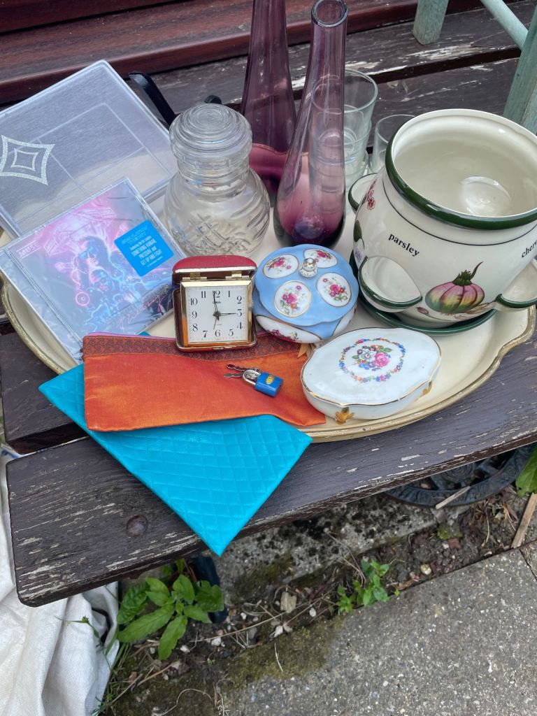 CALLING CARBOOTERS  ! VARIOUS HOUSEHOLD BITS AND PICES TO SELL ON? 