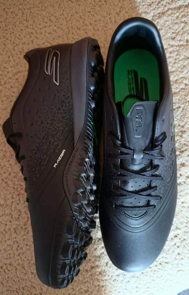 SKETCHERS astro turf football boots 