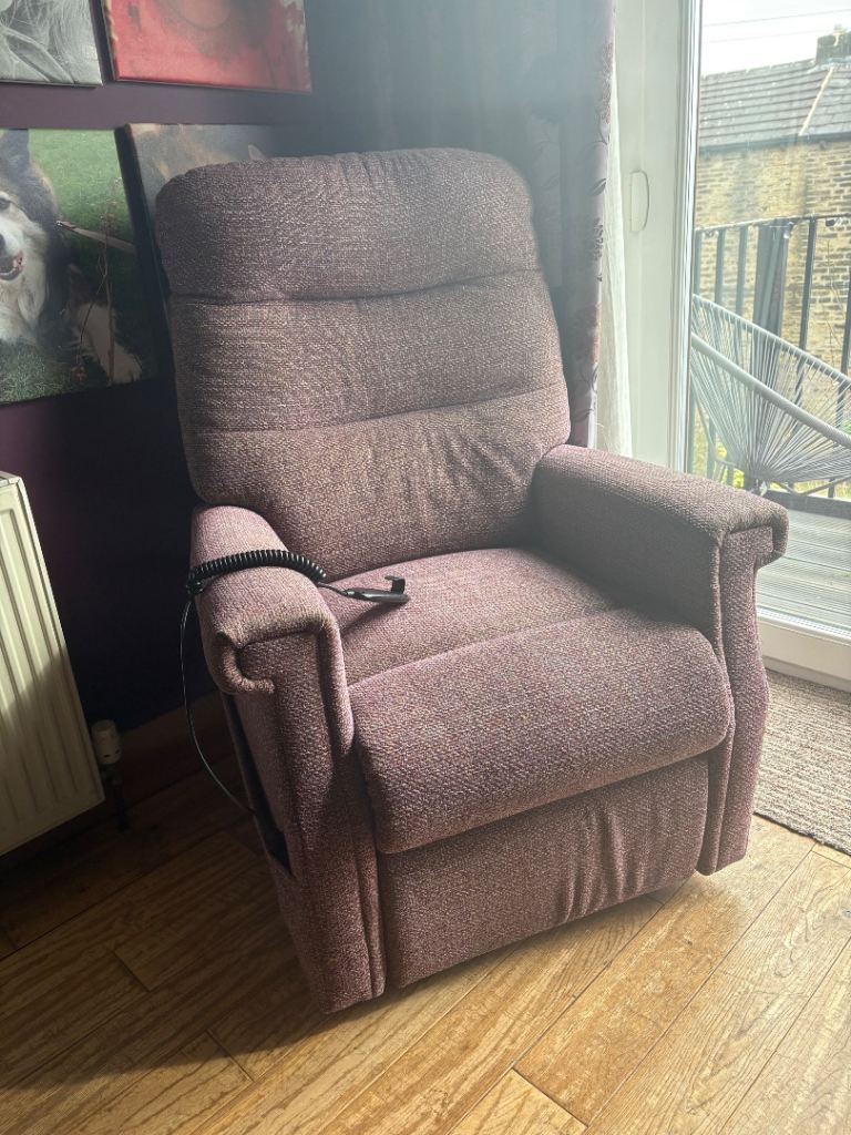 Celebrity Riser Recliner Armchair