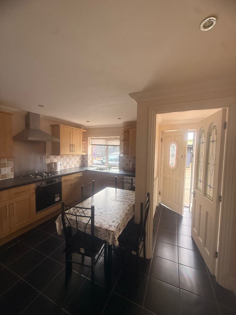Flat Available to rent in Chertsey area