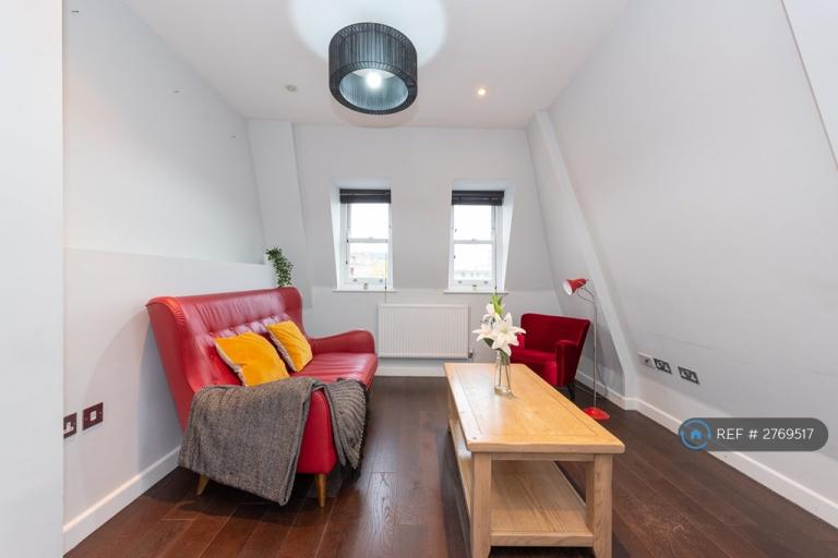 2 bedroom flat in Regan Way, London, N1 (2 bed) (#2769517)