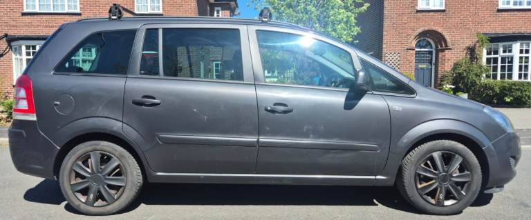 1 Pre owner. Low miles. MOT - 17-04-27. 2012 - Vauxhall Zafira Exclusiv 1.8 - MPV - Manual - 7 Seats