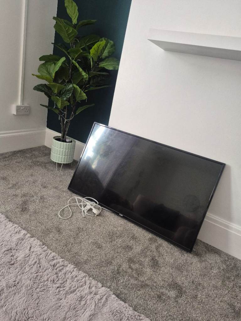 Black Flat Screen TV – Good Condition