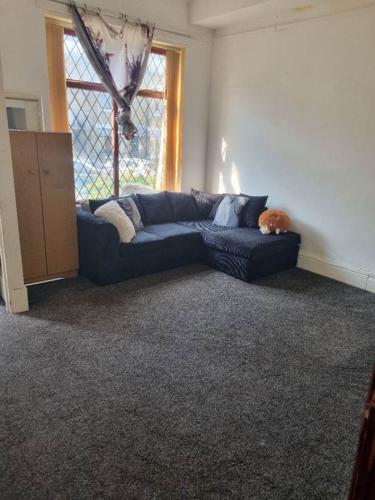 4 bedroom house BD7 Great Horton Road area