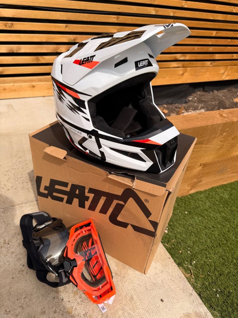 Leatt 3.5 V26 Motocross Helmet (Size Large) + 2 Pairs of Goggles Bundle