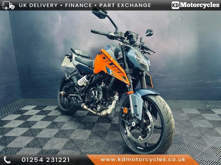 KTM 125 DUKE, 2025 super commuter 1 owner low miles
