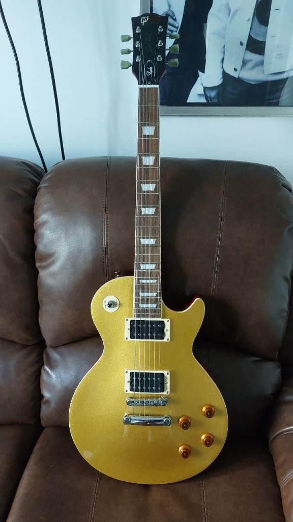Electric guitar, gold top