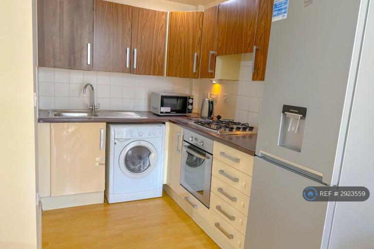 1 bedroom flat in High Street, Harrow, HA3 (1 bed) (#2923559)