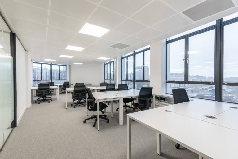 Bristol - BS1 2NB \ Private Office for 4 Workstations