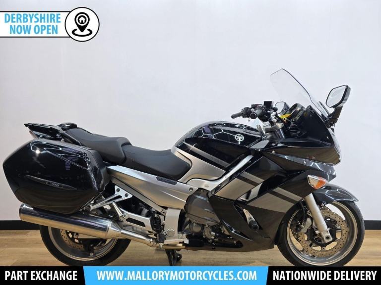 Yamaha FJR1300 Black 2009 - Electric Screen, Genuine Panniers, Heated Grips