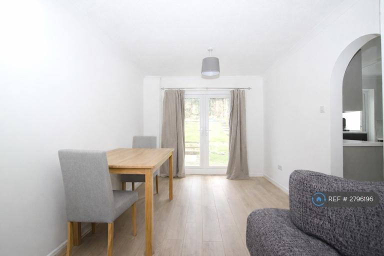 3 bedroom house in Hurstwood, Chatham, ME5 (3 bed) (#2796196)