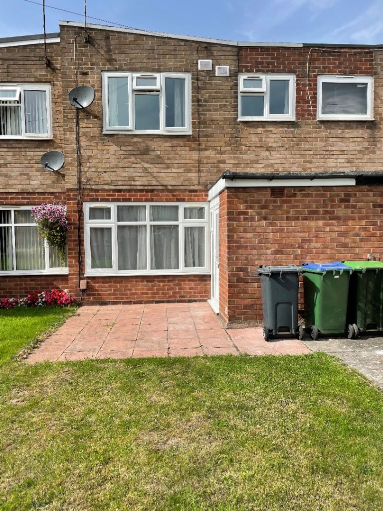 Beautiful Three-Bedroom Family Home in Quiet Residential Location – Cradley Heath
