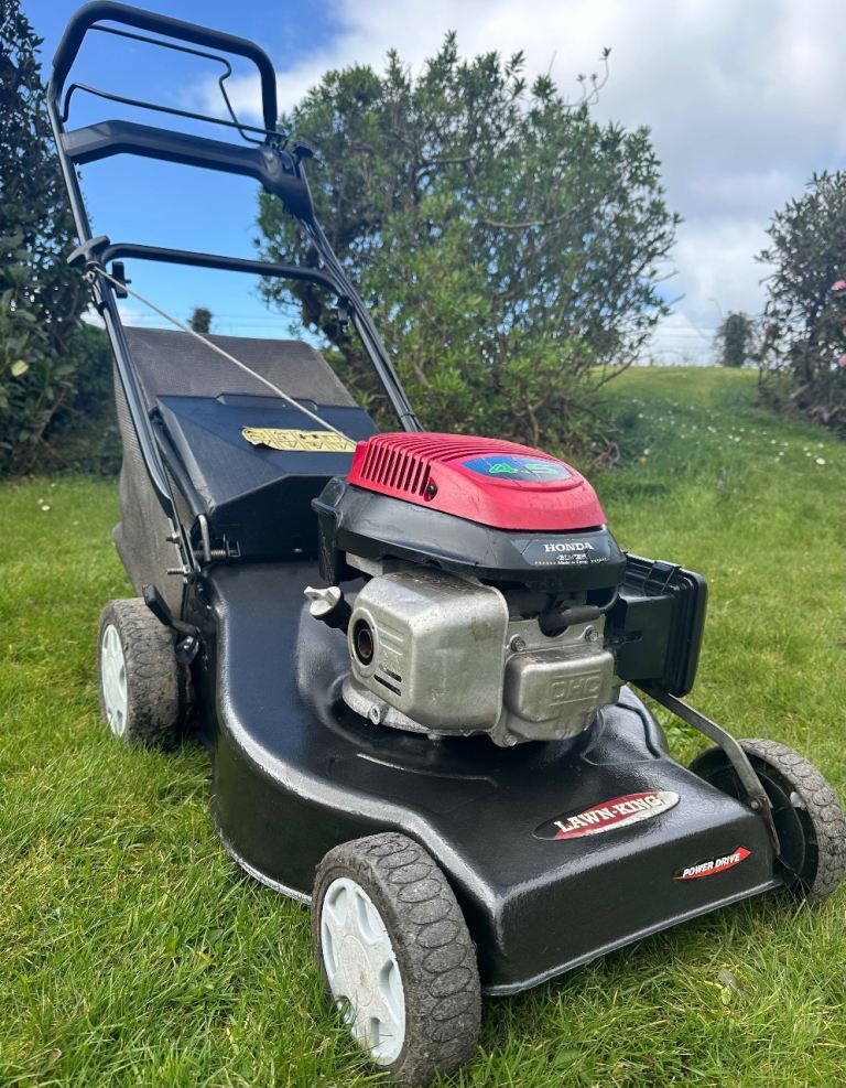 Honda petrol Selfdrive lawnmower excellent condition serviced sharpened 48cm sold steel deck mower 