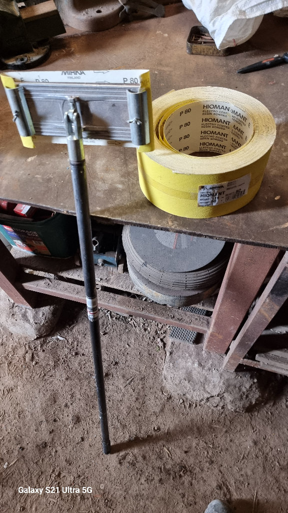 Plasterboard sander and sandpaper