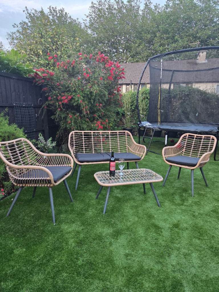 Stylish HABITAT garden outdoor patio set dining table and chairs 