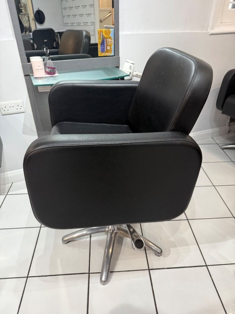 Salon styling chair