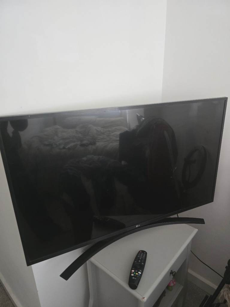 LG Smart TV with Remote 40 inch - fully working