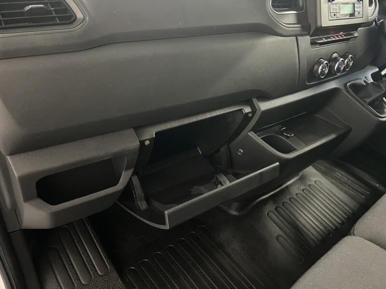 2023 Renault Master LM35dCi 135 Business+ Medium Roof Van PANEL VAN DIESEL Manual