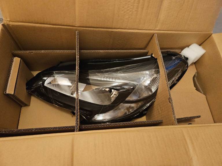 Corsa E passenger side headlight