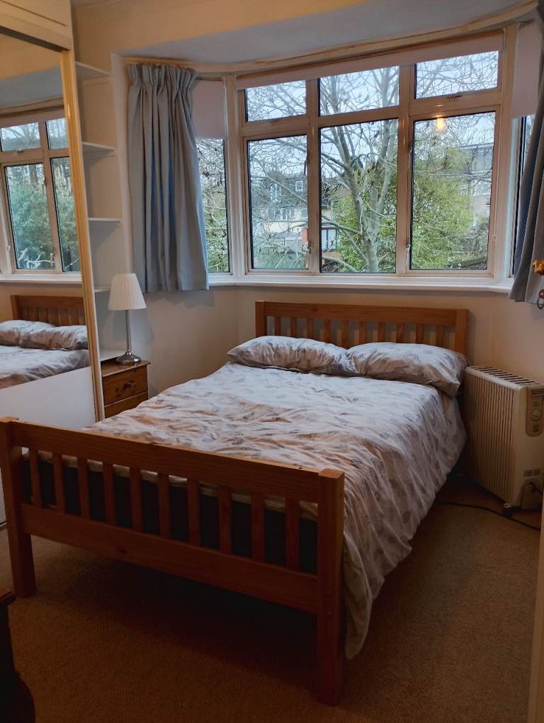 DOUBLE ROOM for only £550 pcm - in house with hot-tub