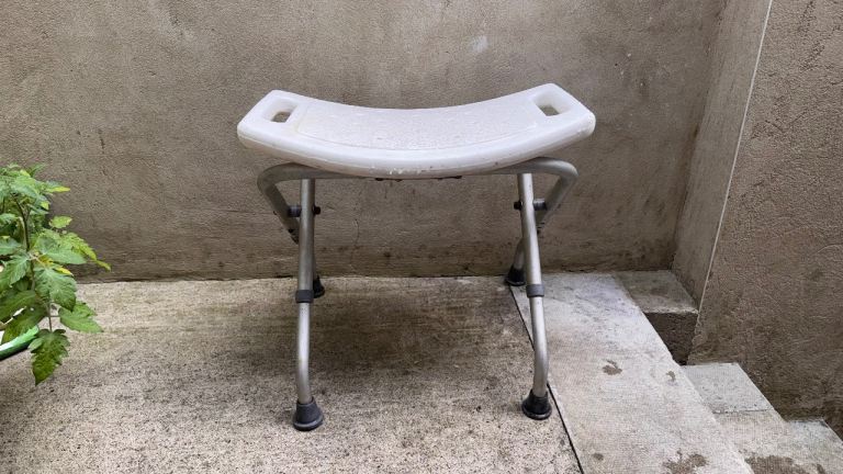 Foldable garden stool