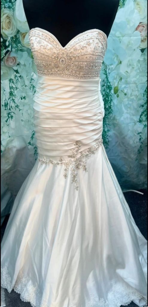 Beautiful Strapless White Wedding Dress – Beaded Bodice, Good Condition
