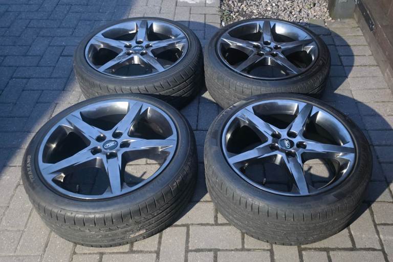 Ford focus Titanium X 18" alloys with good tyres