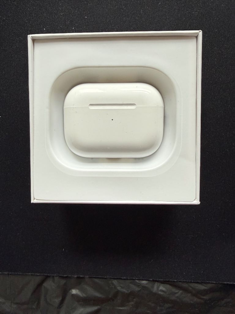 AirPods Pro 2nd Gen MagSafe Wireless Charging Case