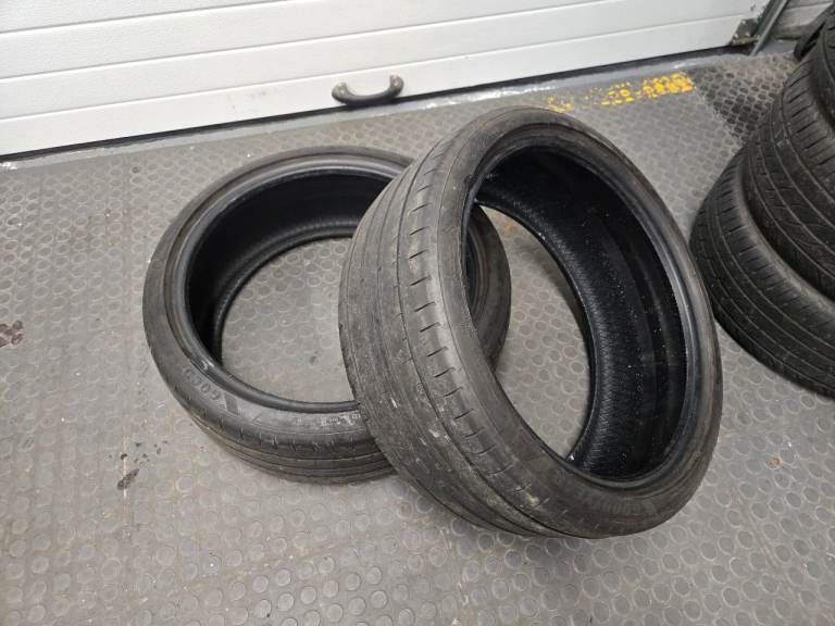 2 x 235/35/R19 Goodyear Eagle F1 Tyres