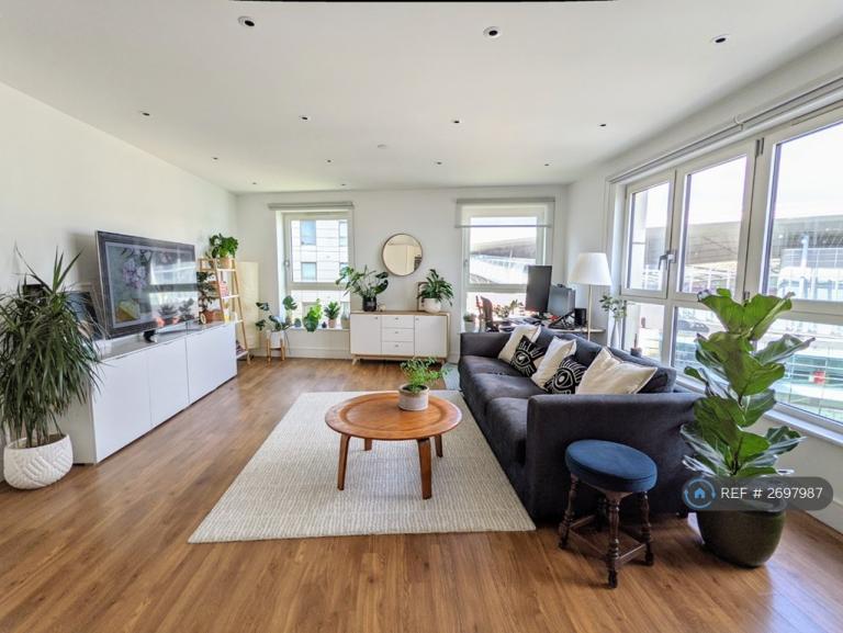 1 bedroom flat in Queensland Road, London, N7 (1 bed) (#2697987)