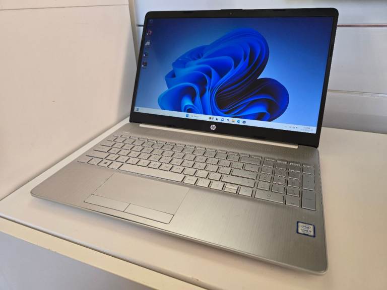 HP Pavilion 15-dw0010 15inch laptop Intel i3, 8GB Ram, Win 11