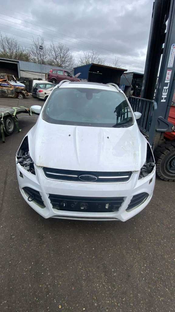 BREAKING FORD KUGA MK2 WHITE PARTS