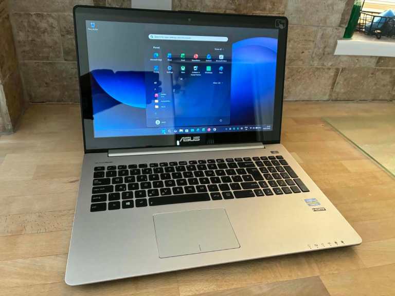 ASUS 15.6" (Touch Screen) Laptop) WIN 11/Activated Office, i3, 8Gb, 1Tb HDD. MINT CONDITION