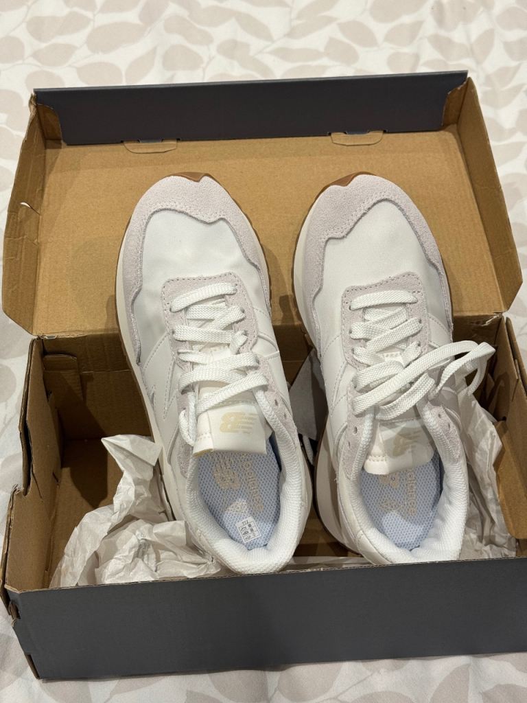 Brand New New-Balance Women Shoes Size 4 UK