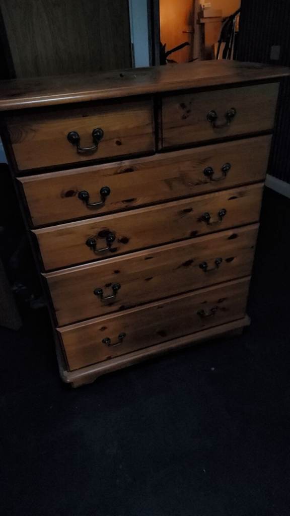Chest of drawers