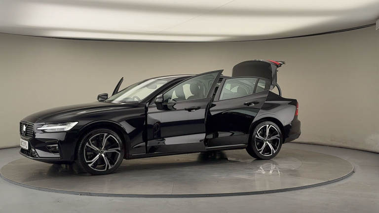 2023 Volvo S60 Plus Dark B5 (250 hp) Saloon Petrol/Electric Hybrid Automatic