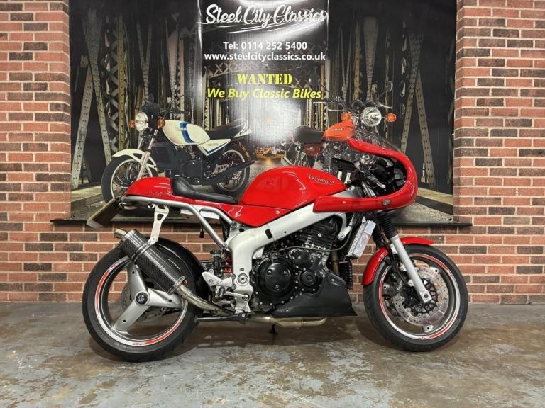 Custom Triuimph Sprint ST - For sale in Chesterfield